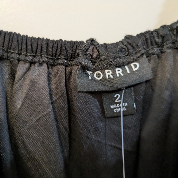 New with tags! Torrid Black Eyelet Puff-Sleeve Top - Picture 3 of 14